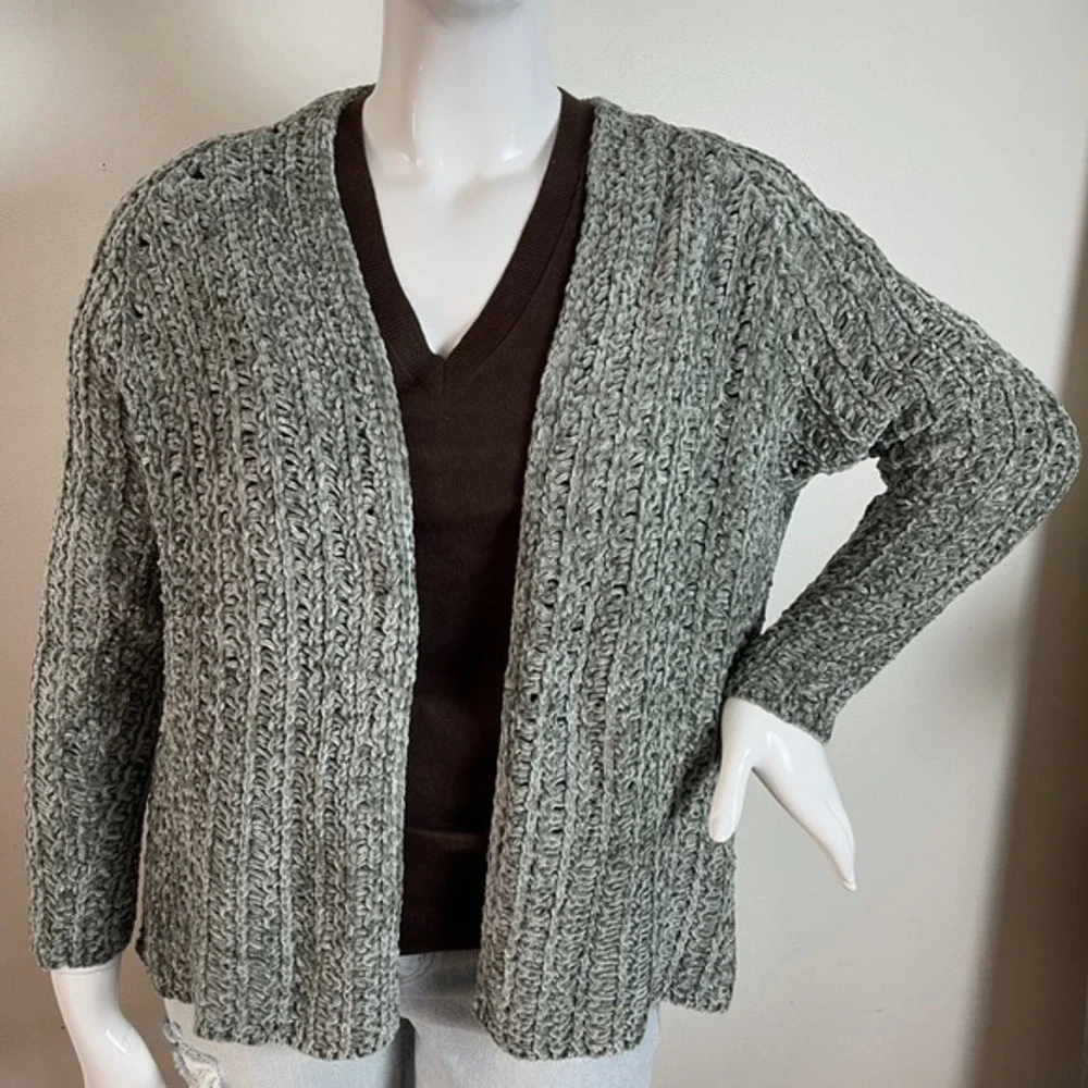 ⭐️ Wild Fable  Modern Minimalist‎ Green Knit Cardigan size M